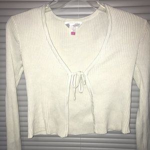 Off white colored sweater, ties in the front. Size-M but can fit like a small!